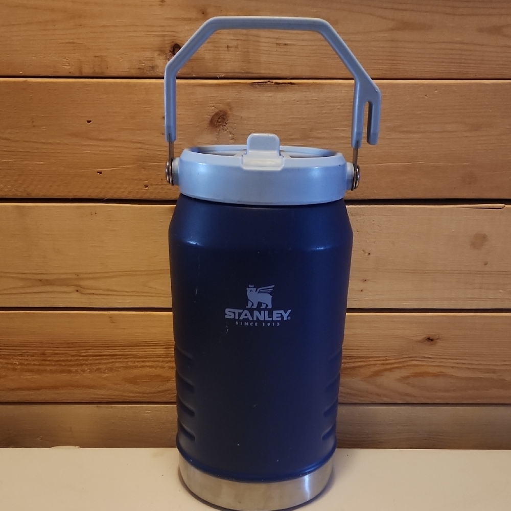 Stanely Iceflow 64oz